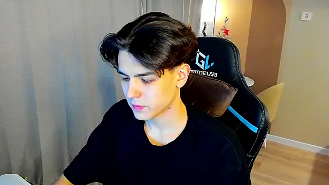 Snapshot of TravisRevas chatting on 12-19-25, 05:15 TravisRevas online show from 12-19-25, 05:15