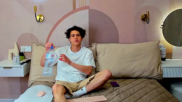 Snapshot of TravisRevas chatting on 02-25-26, 05:13 TravisRevas online show from 02-25-26, 05:13