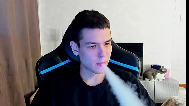 Snapshot of TravisRevas chatting on 03-13-25, 02:12 TravisRevas online show from 03-13-25, 02:12