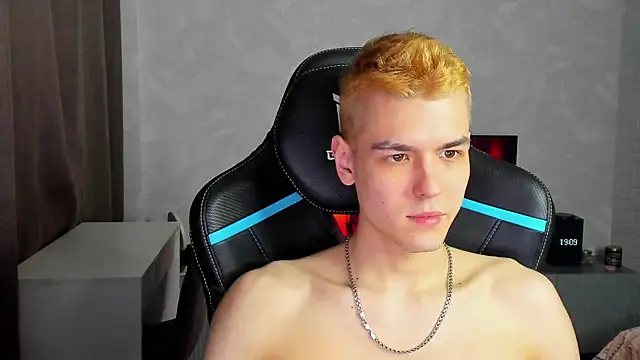 Snapshot of TravisRevas chatting on 03-07-25, 04:11 TravisRevas online show from 03-07-25, 04:11