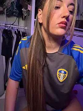 Snapshot of MissMaisiex chatting on 02-10-26, 07:35 MissMaisiex online show from 02-10-26, 07:35