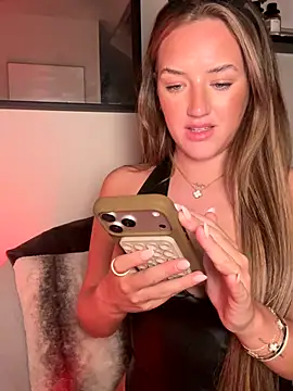 Snapshot of MissMaisiex chatting on 10-14-25, 08:20 MissMaisiex online show from 10-14-25, 08:20