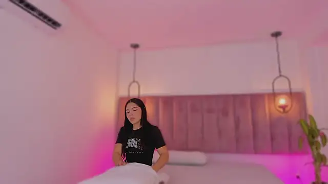 Snapshot of Haily_b chatting on 02-17-26, 07:44 Haily b online show from 02-17-26, 07:44