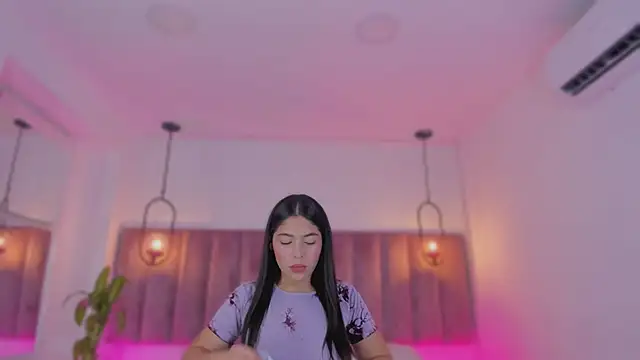 Snapshot of Haily_b chatting on 02-18-26, 08:38 Haily b online show from 02-18-26, 08:38