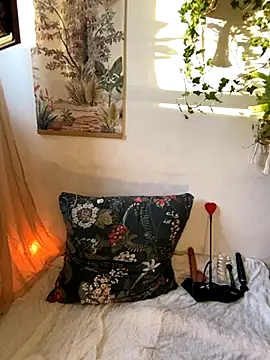 Snapshot of Rosemarie_Blu chatting on 10-19-25, 06:05 Rosemarie Blu online show from 10-19-25, 06:05