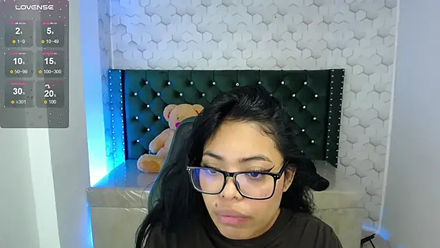 Snapshot of Sarah_evansm chatting on 09-11-25, 02:11 Sarah evansm online show from 09-11-25, 02:11