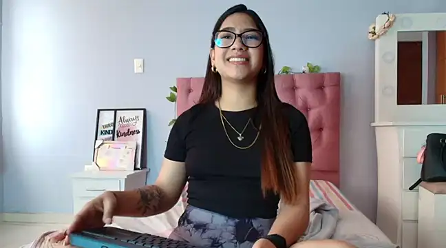 Snapshot of yousweet-Scarett chatting on 03-08-25, 03:24 yousweet-Scarett online show from 03-08-25, 03:24