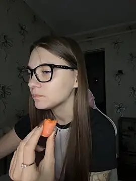 Snapshot of MrrKate chatting on 11-24-25, 12:43 MrrKate online show from 11-24-25, 12:43