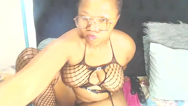 BootyClitQueen online show from 05-13-26, 05:47