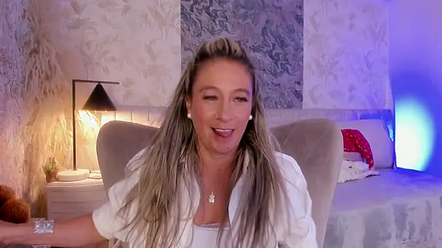 Liannaa  online show from 12-20-25, 07:50