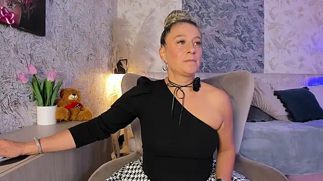 Liannaa  online show from 02-02-26, 07:35