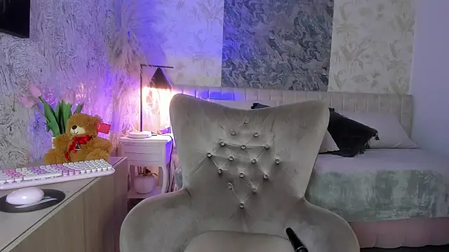 Liannaa  online show from 11-08-25, 08:01