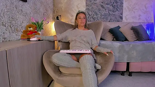 Liannaa  online show from 02-11-26, 07:36