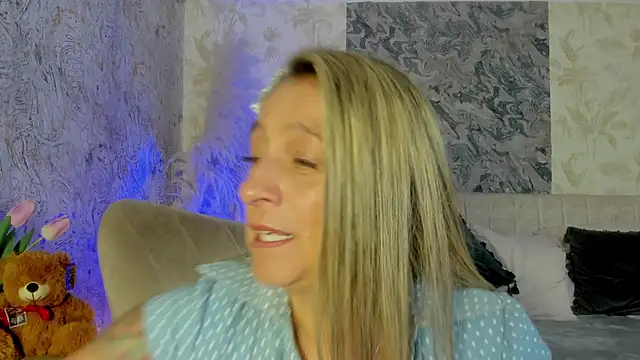 Liannaa  online show from 10-08-25, 11:38