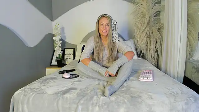 Liannaa  online show from 04-18-26, 09:11