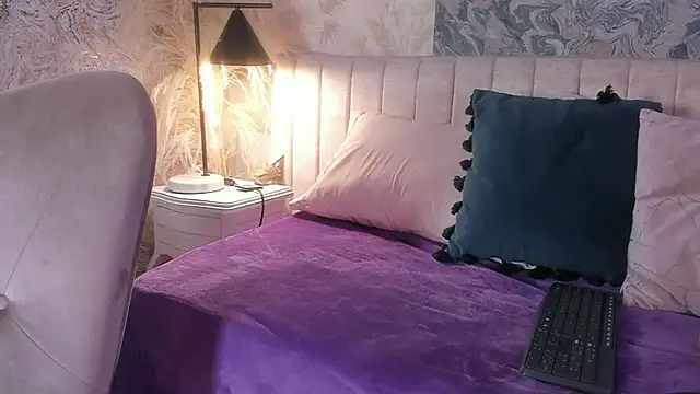 Arianaa collins online show from 11-04-25, 11:47