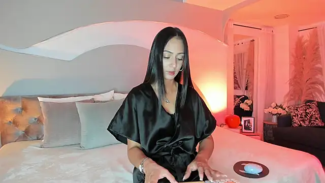 Elizabeth clark  online show from 01-15-26, 07:39