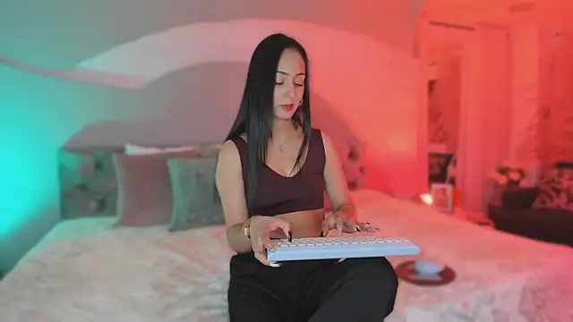 Elizabeth clark  online show from 10-25-25, 07:58