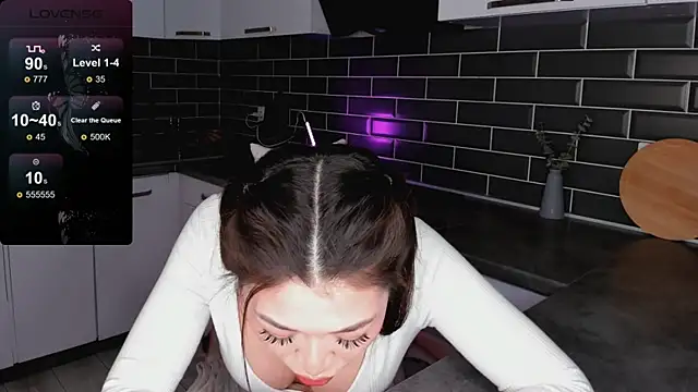 Snapshot of ShaiyaMinn3 chatting on 12-17-25, 07:19 ShaiyaMinn3 online show from 12-17-25, 07:19