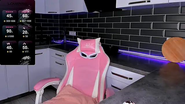 Snapshot of ShaiyaMinn3 chatting on 11-12-25, 07:18 ShaiyaMinn3 online show from 11-12-25, 07:18