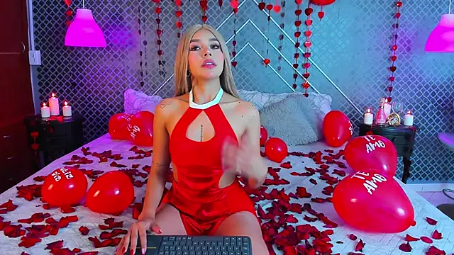 Snapshot of Aleja_bloom chatting on 02-14-26, 12:38 Aleja bloom online show from 02-14-26, 12:38