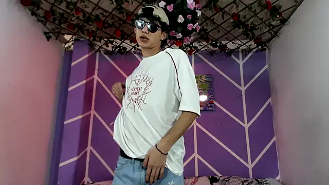 Snapshot of Maxxi_hot23 chatting on 09-14-25, 07:25 Maxxi hot23 online show from 09-14-25, 07:25