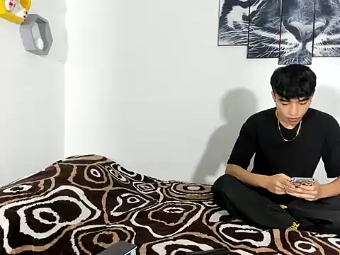 Snapshot of Maxxi_hot23 chatting on 03-10-25, 01:32 Maxxi hot23 online show from 03-10-25, 01:32