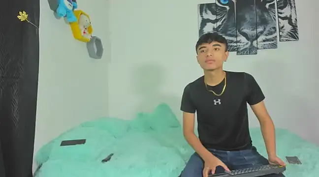 Snapshot of Maxxi_hot23 chatting on 03-09-25, 12:31 Maxxi hot23 online show from 03-09-25, 12:31