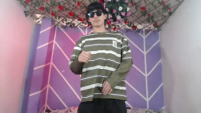 Snapshot of Maxxi_hot23 chatting on 10-14-25, 07:25 Maxxi hot23 online show from 10-14-25, 07:25