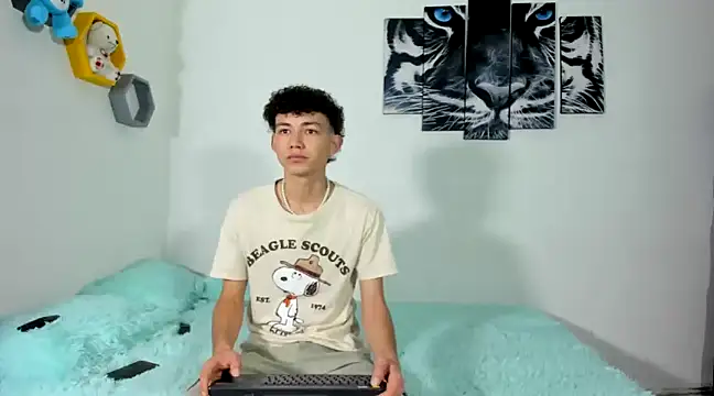 Snapshot of Maxxi_hot23 chatting on 03-08-25, 03:02 Maxxi hot23 online show from 03-08-25, 03:02