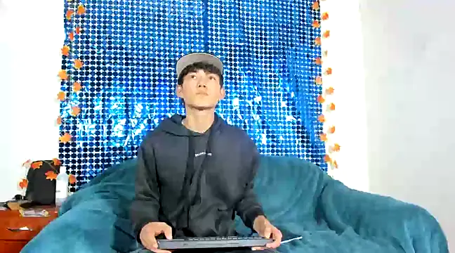 Snapshot of Maxxi_hot23 chatting on 02-26-25, 04:52 Maxxi hot23 online show from 02-26-25, 04:52