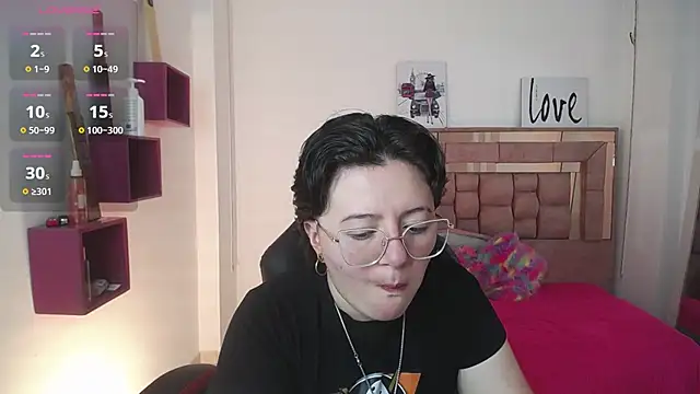 Snapshot of safyka chatting on 11-25-25, 02:45 safyka online show from 11-25-25, 02:45