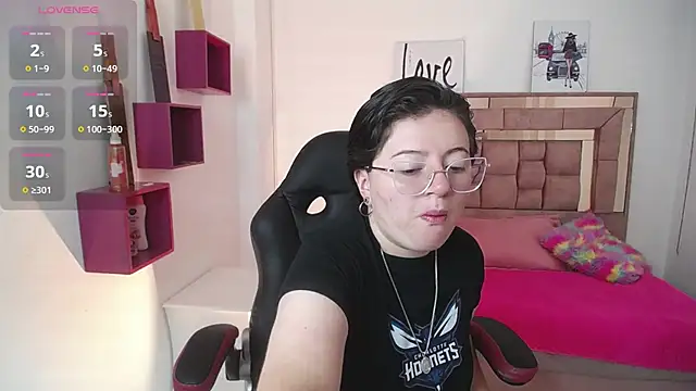 Snapshot of safyka chatting on 11-06-25, 02:59 safyka online show from 11-06-25, 02:59