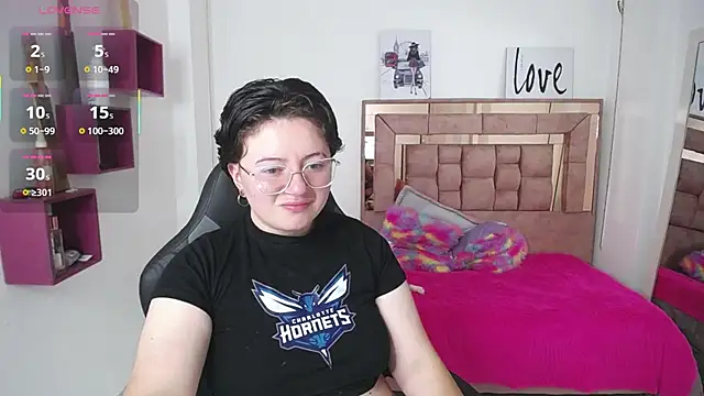 Snapshot of safyka chatting on 11-26-25, 03:17 safyka online show from 11-26-25, 03:17