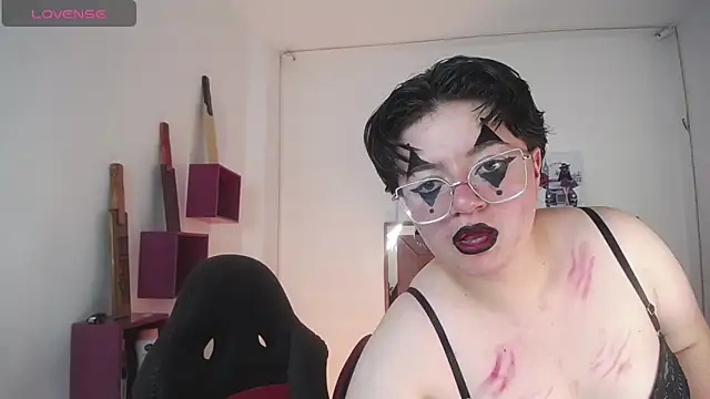 Snapshot of safyka chatting on 10-31-25, 04:58 safyka online show from 10-31-25, 04:58