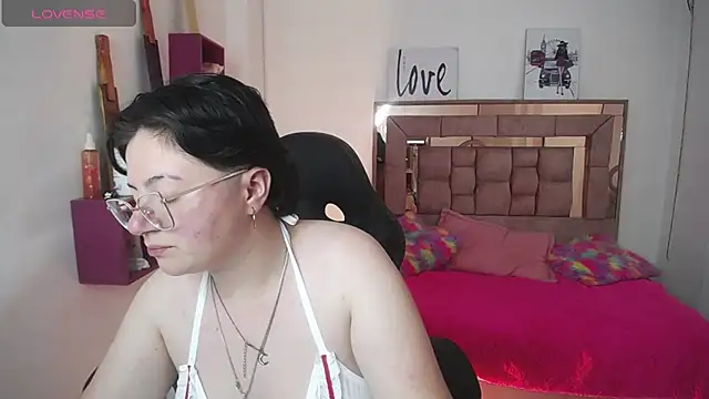 Snapshot of safyka chatting on 11-10-25, 03:00 safyka online show from 11-10-25, 03:00