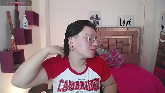 Snapshot of safyka chatting on 11-24-25, 03:28 safyka online show from 11-24-25, 03:28