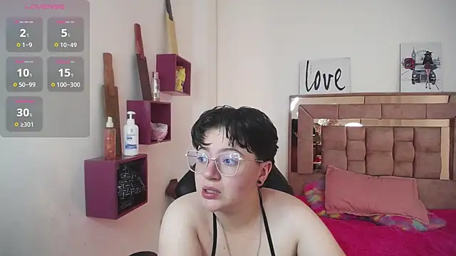 Snapshot of safyka chatting on 10-03-25, 02:26 safyka online show from 10-03-25, 02:26