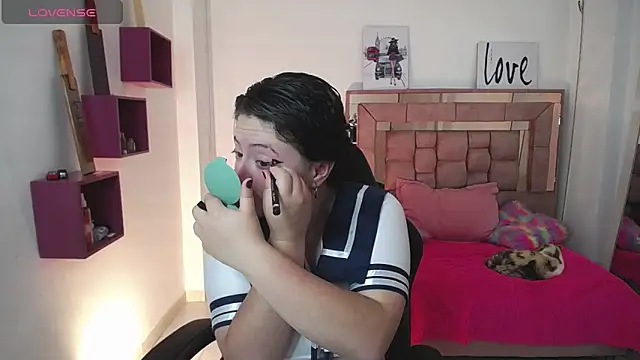 Snapshot of safyka chatting on 11-28-25, 12:33 safyka online show from 11-28-25, 12:33