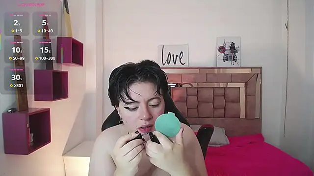 Snapshot of safyka chatting on 10-22-25, 02:22 safyka online show from 10-22-25, 02:22