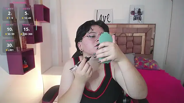 Snapshot of safyka chatting on 10-25-25, 02:44 safyka online show from 10-25-25, 02:44