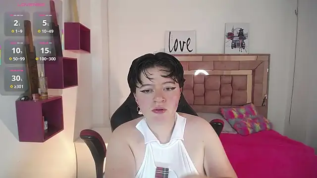 Snapshot of safyka chatting on 10-24-25, 02:54 safyka online show from 10-24-25, 02:54