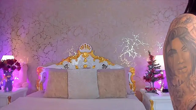 ScarlettWallace online show from 12-18-25, 09:18