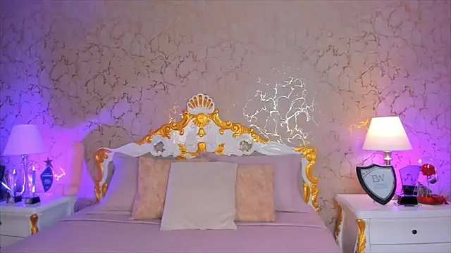 ScarlettWallace online show from 10-31-25, 09:11