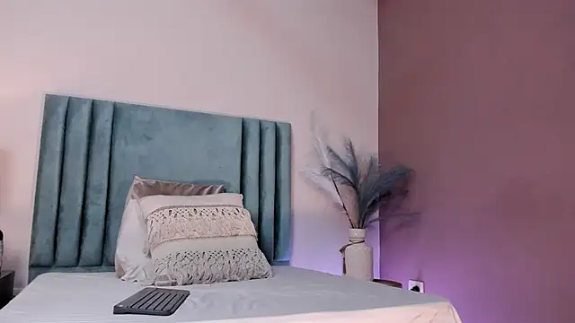 SeleneLujan online show from 12-17-25, 11:59