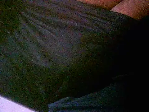 Snapshot of EroticMonster chatting on 09-19-25, 10:08 EroticMonster online show from 09-19-25, 10:08