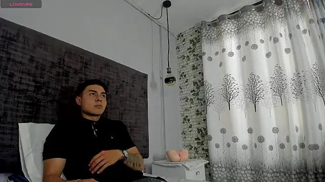 loverisu-coral online show from 03-18-26, 08:53
