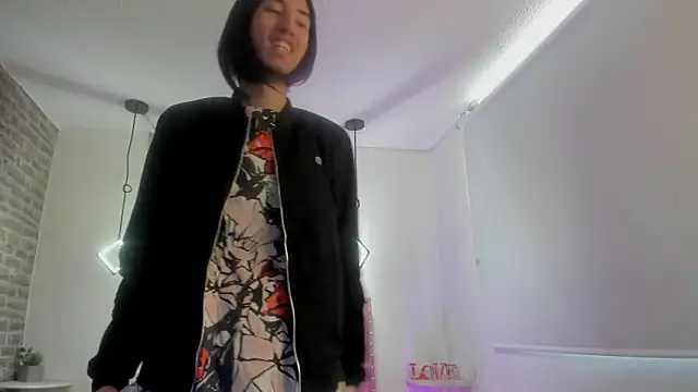 loverisu-coral online show from 03-06-26, 09:21
