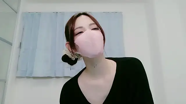 Snapshot of NANA_7 chatting on 11-30-25, 12:55 NANA 7 online show from 11-30-25, 12:55