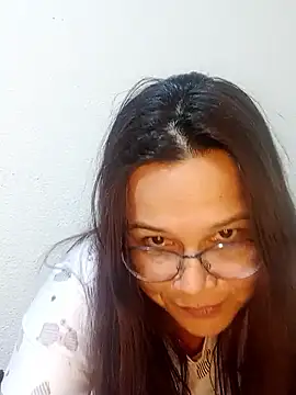 Snapshot of Novata chatting on 01-11-26, 01:12 Novata online show from 01-11-26, 01:12